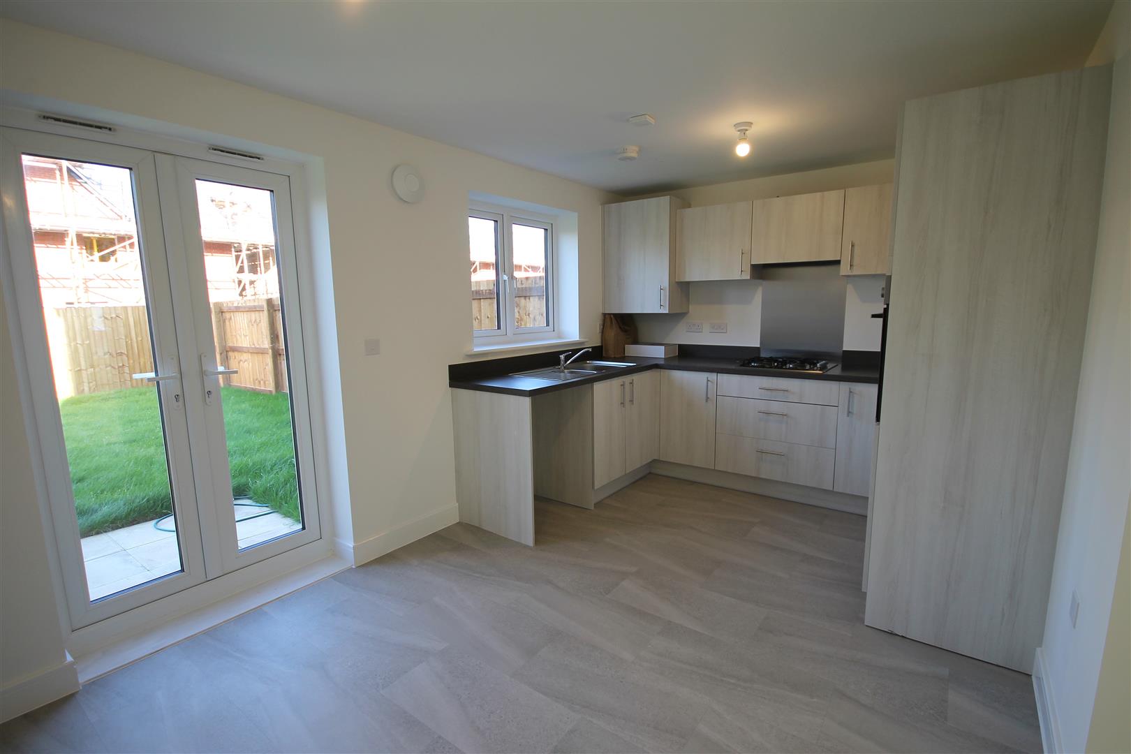 3 Bedroom House To Rent image 6